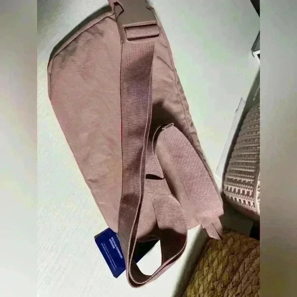 NWT Champion bag belt in dust pink - Picture 3 of 5